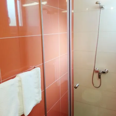 Konukevi White House 4*
