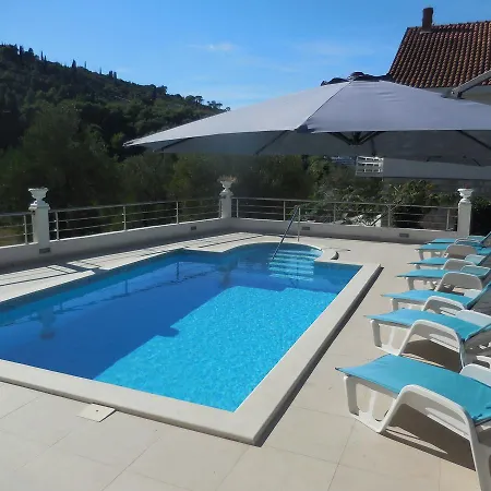 Konukevi White House 4*
