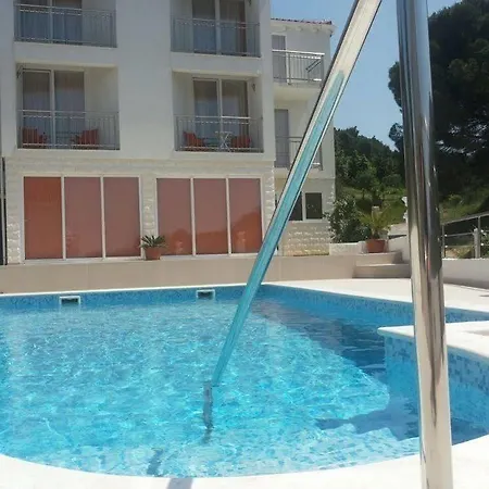 White House Konukevi 4*